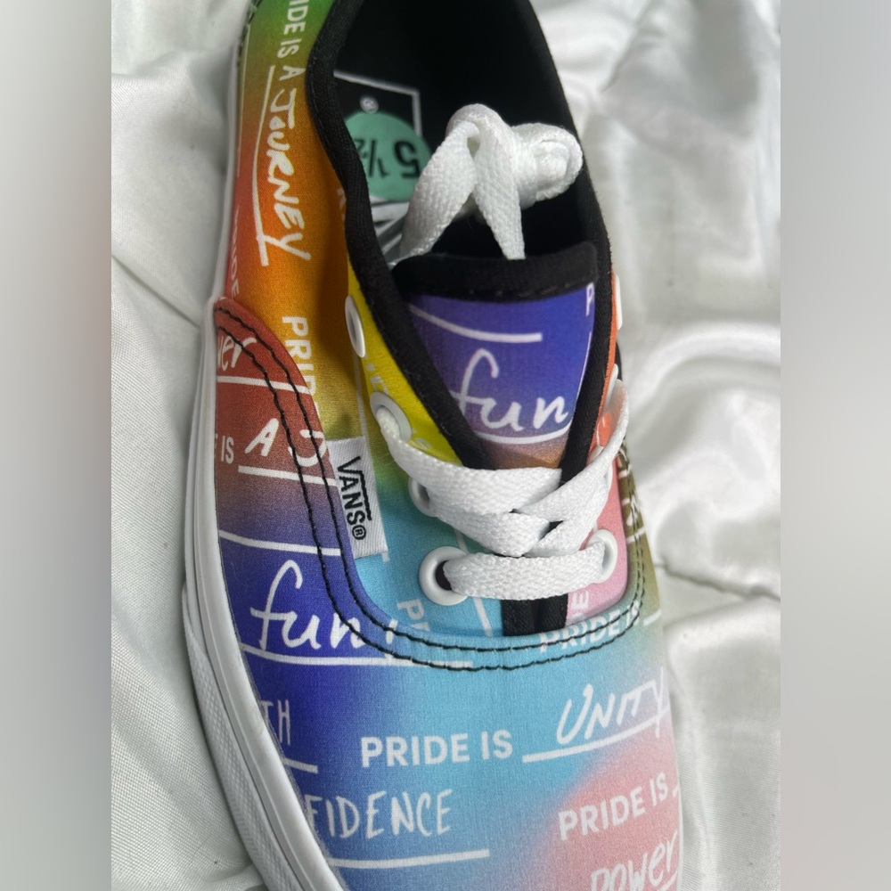 NWT Vans unisex Pride Authentic tie dye sneakers. Size 5.5 - Picture 9 of 10